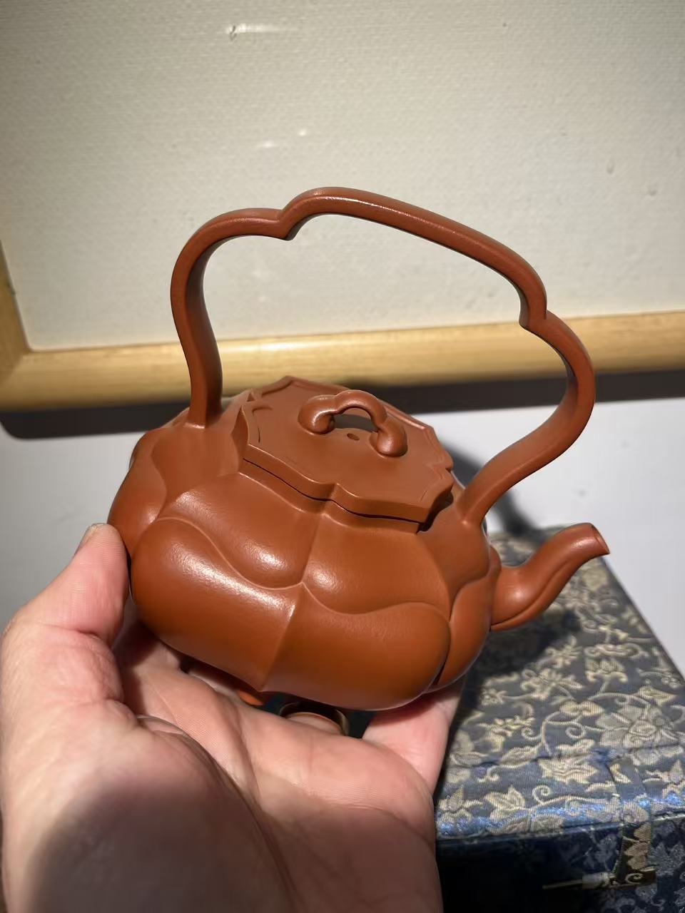 孤品原礦朱泥筋紋提梁紫砂壺「周春燕紫砂壺」