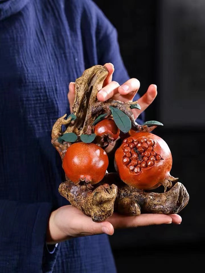 原礦段泥石榴紫砂擺件