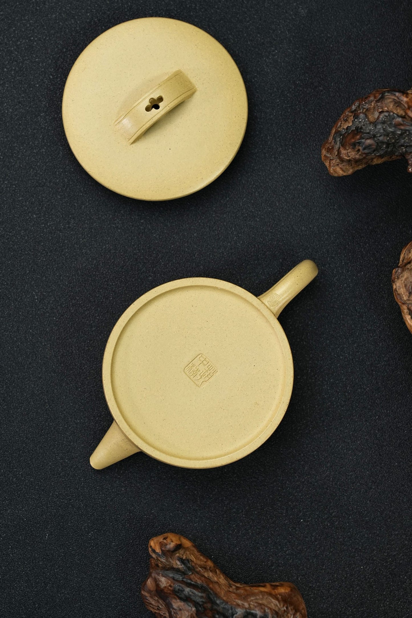 極品本山綠泥薄胎漢瓦紫砂壺「20231220每日特價」