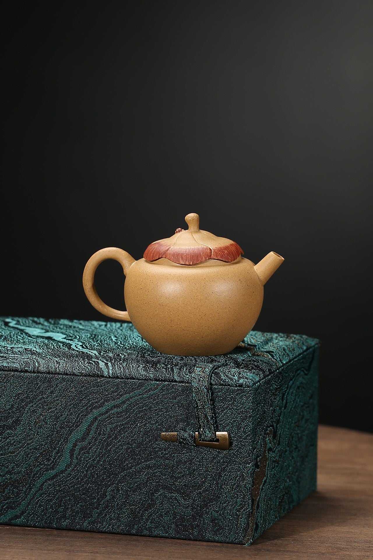 Gold section clay flower non-flower purple clay pot