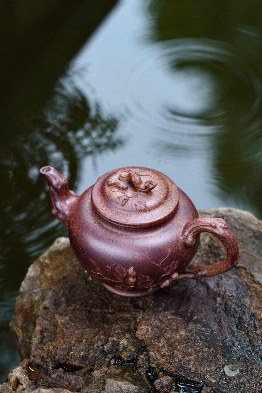 原矿紫泥松树葡萄紫砂壶