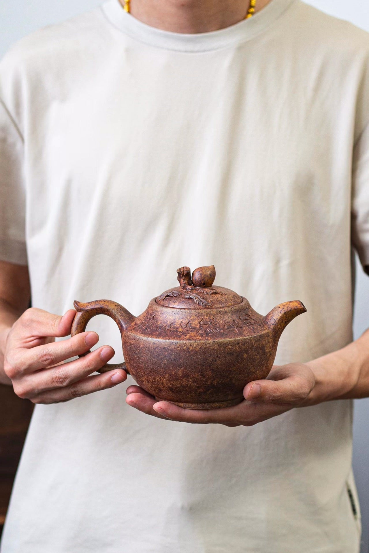 原矿紫泥特高温大寿桃紫砂壶