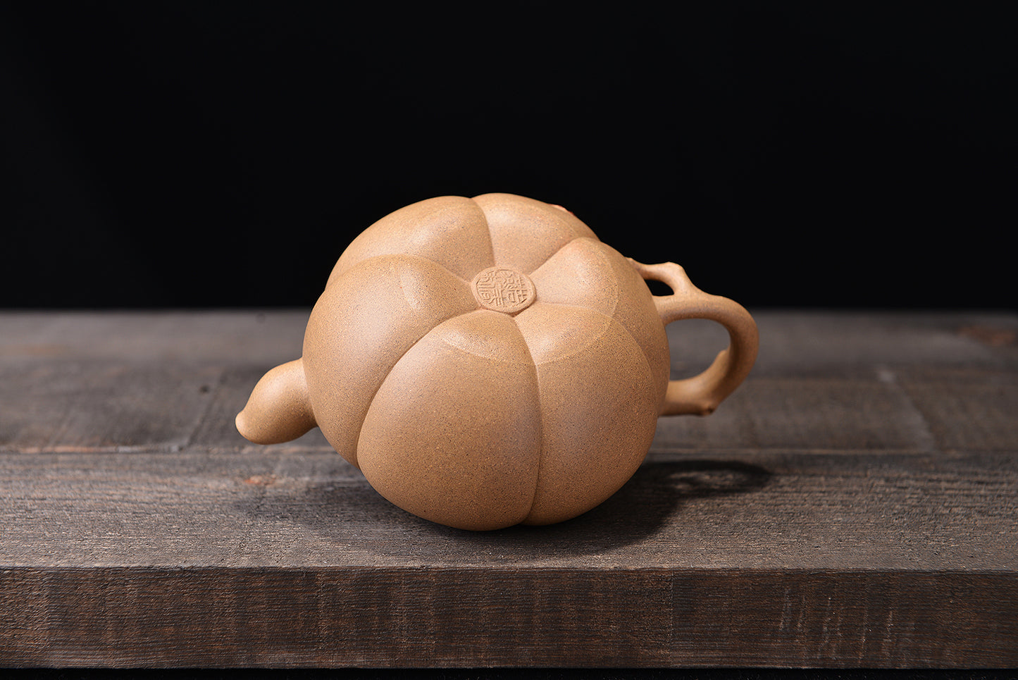 芝麻段泥双色荷塘紫砂壶