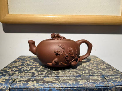 孤品原礦文革早期底槽清松鼠葡萄紫砂壺「周春燕紫砂壺」