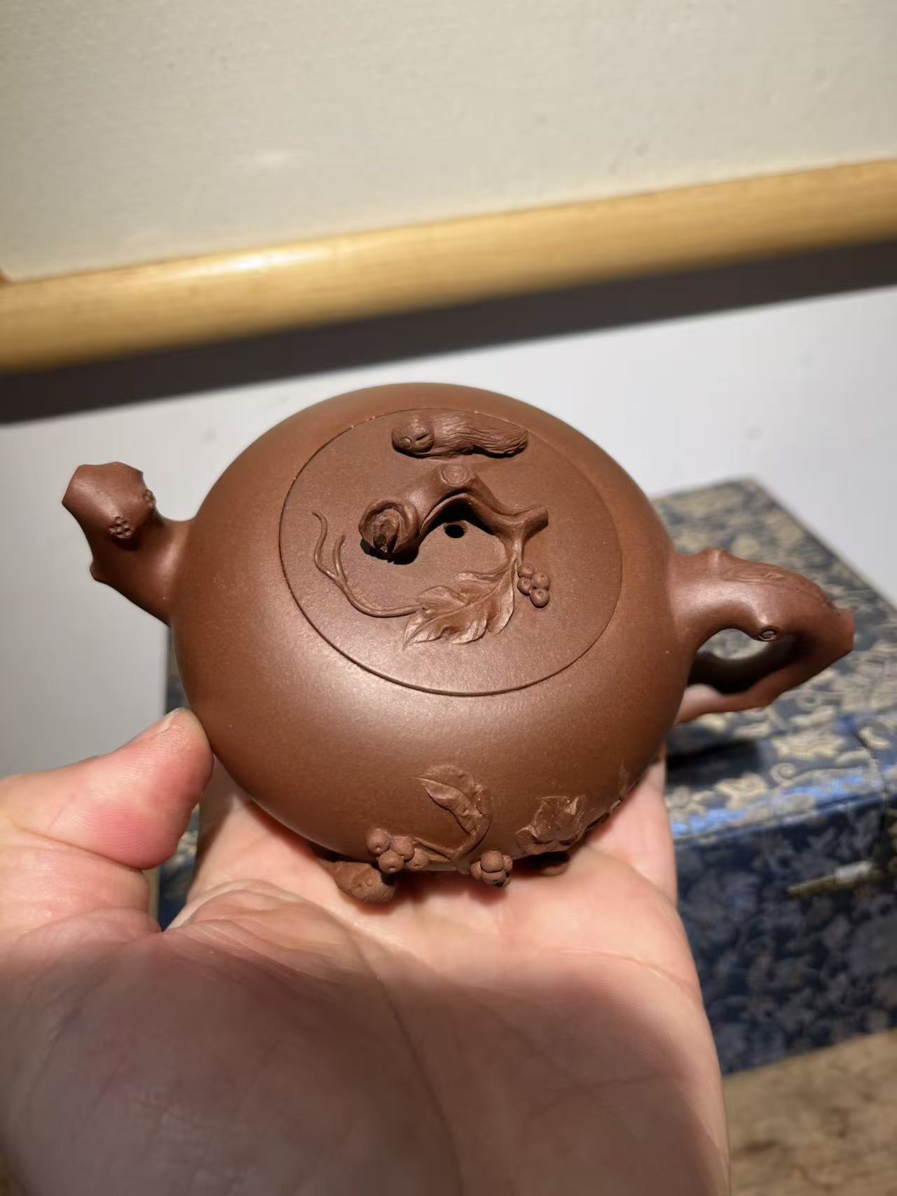 孤品原礦文革早期底槽清松鼠葡萄紫砂壺「周春燕紫砂壺」