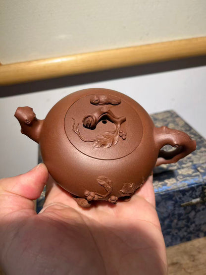 孤品原礦文革早期底槽清松鼠葡萄紫砂壺「周春燕紫砂壺」