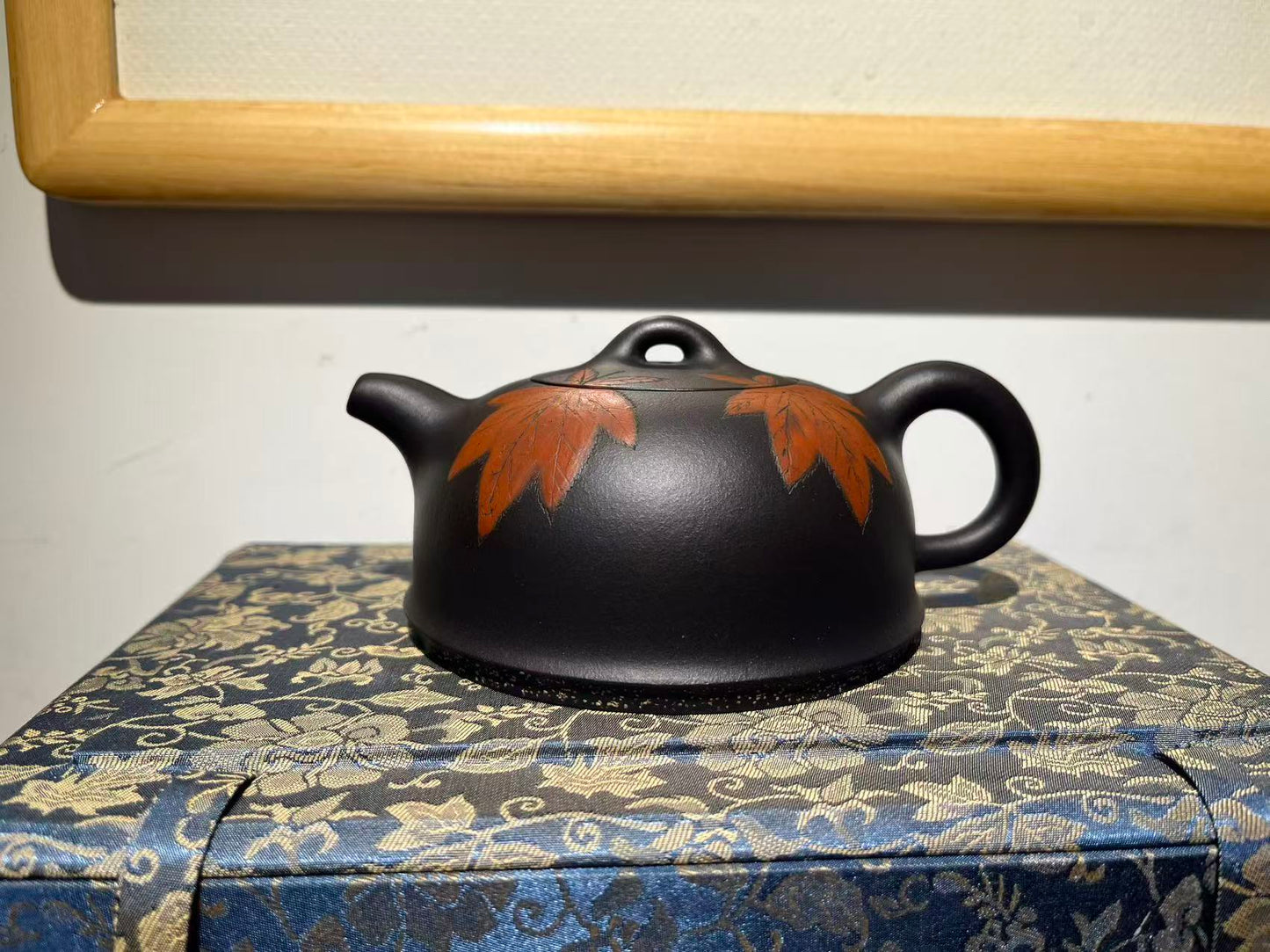 孤品一廠老黑泥楓葉壺「周春燕紫砂壺」