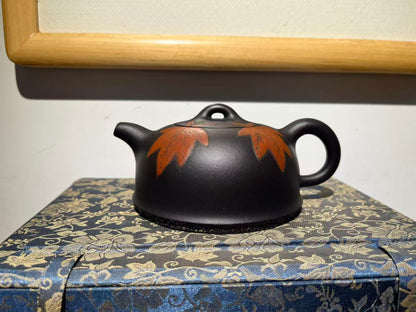 孤品一廠老黑泥楓葉壺「周春燕紫砂壺」