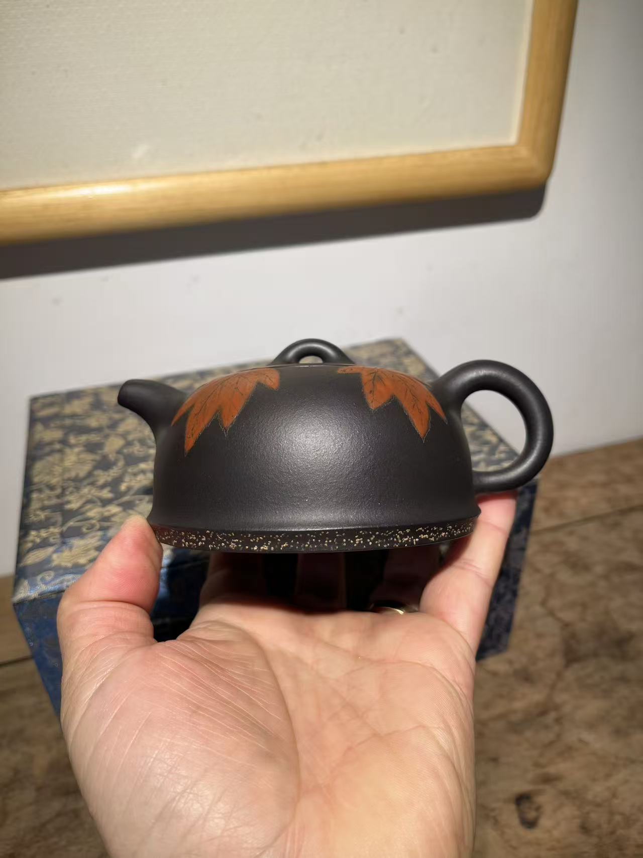 孤品一廠老黑泥楓葉壺「周春燕紫砂壺」