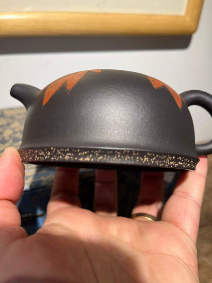 孤品一廠老黑泥楓葉壺「周春燕紫砂壺」