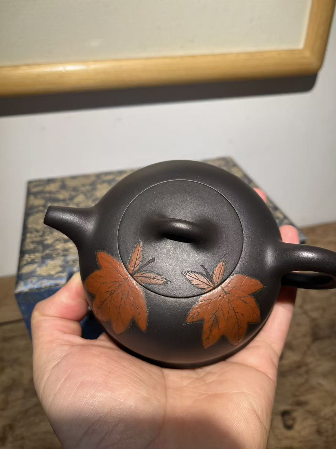 孤品一廠老黑泥楓葉壺「周春燕紫砂壺」