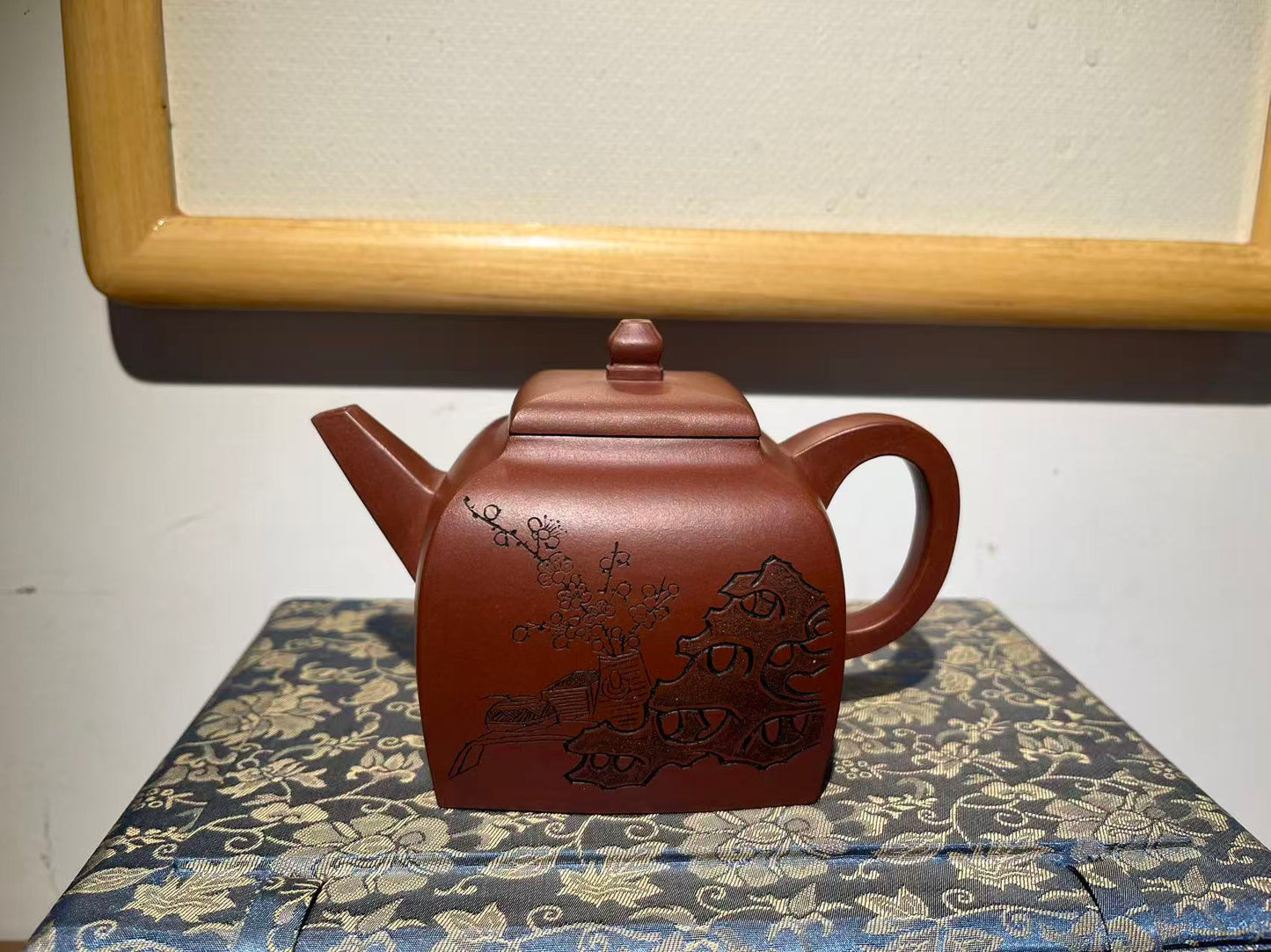 孤品龍血砂斗方紫砂壺「周春燕紫砂壺」