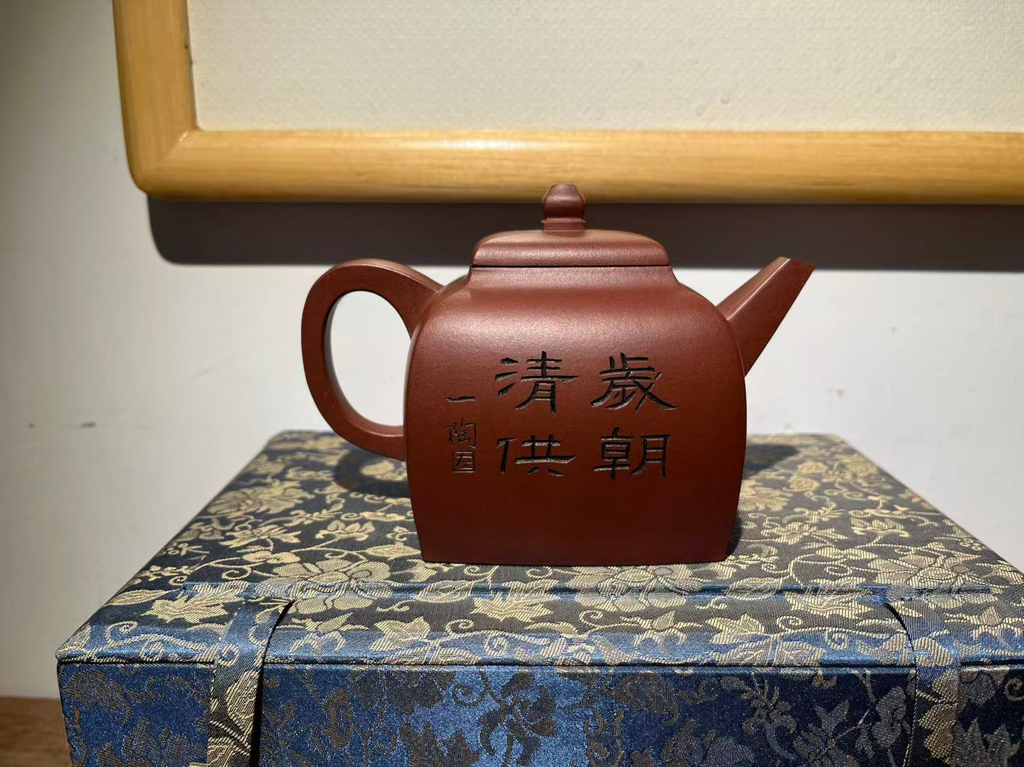 孤品龍血砂斗方紫砂壺「周春燕紫砂壺」