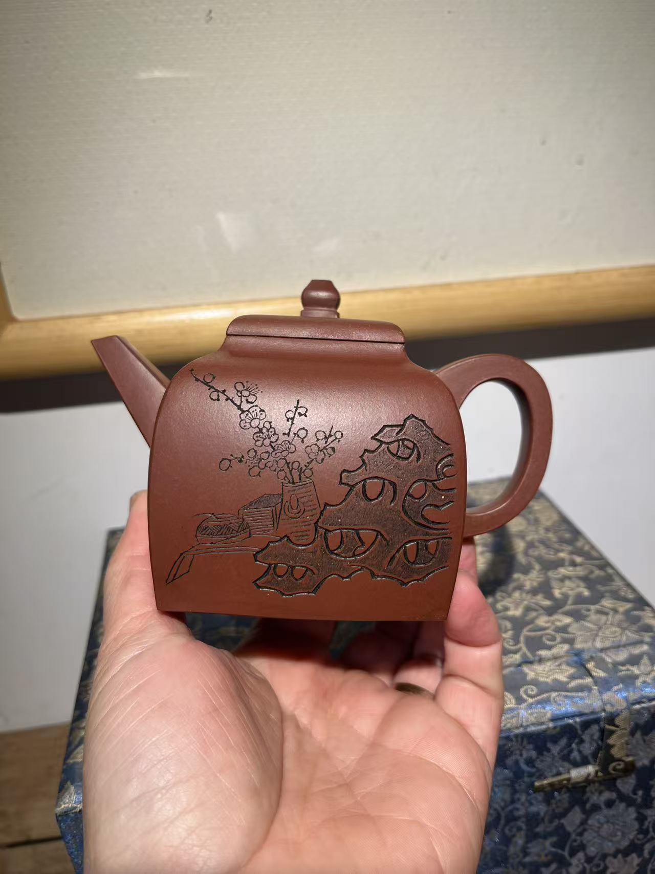 孤品龍血砂斗方紫砂壺「周春燕紫砂壺」