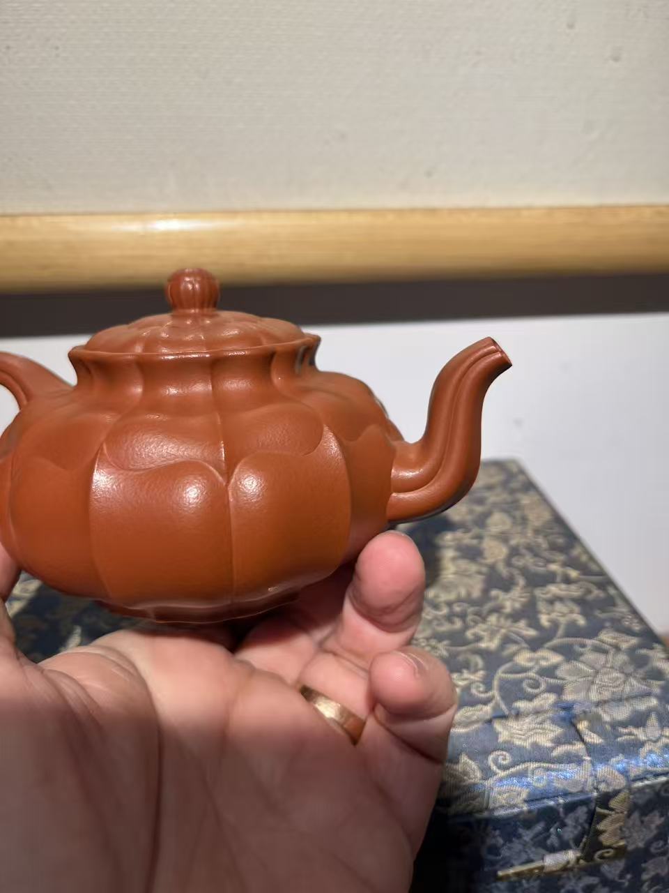 孤品原礦朱泥筋紋宮燈壺「周春燕紫砂壺」
