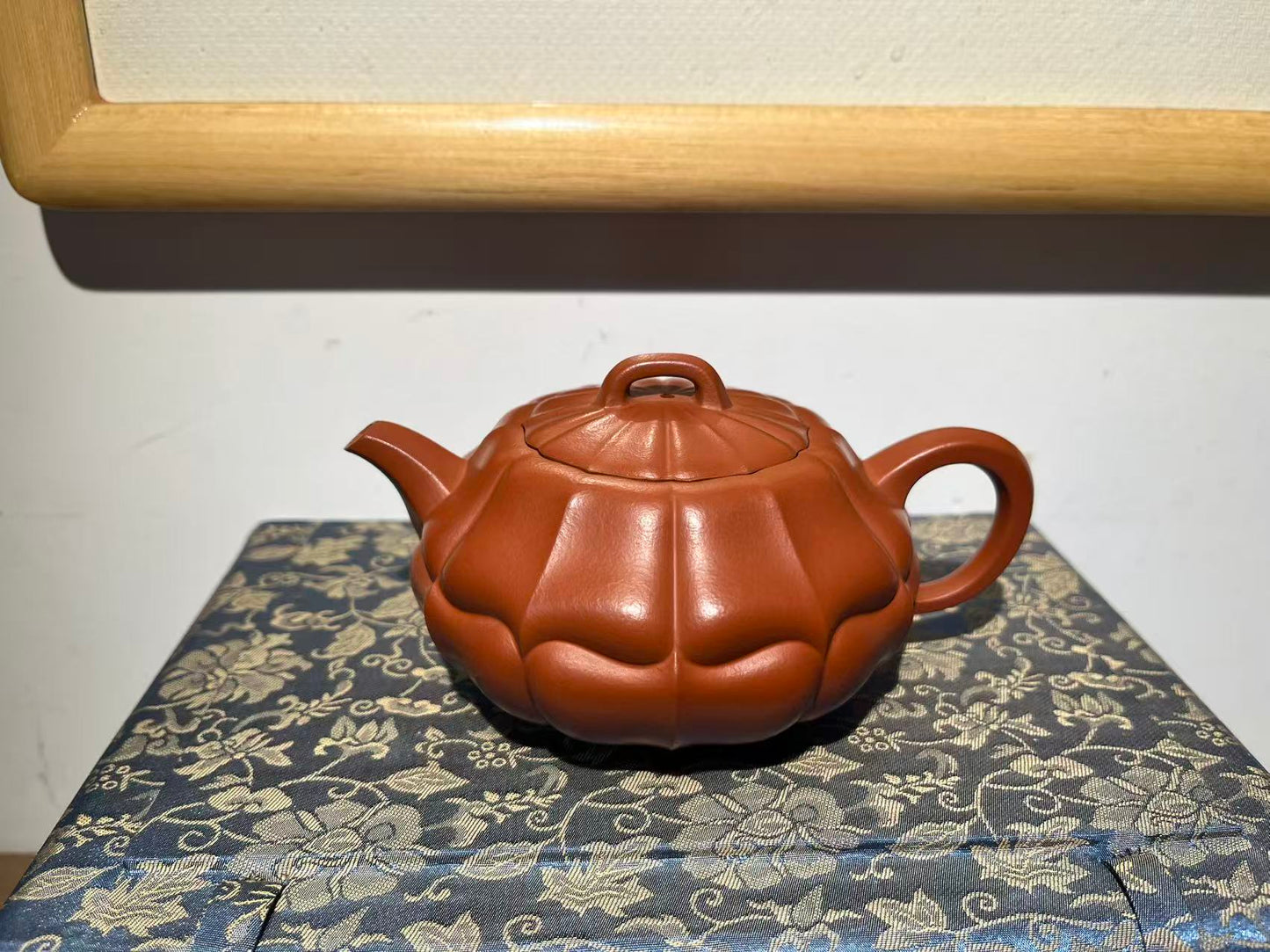 孤品原礦朱泥筋紋半月紫砂壺「周春燕紫砂壺」