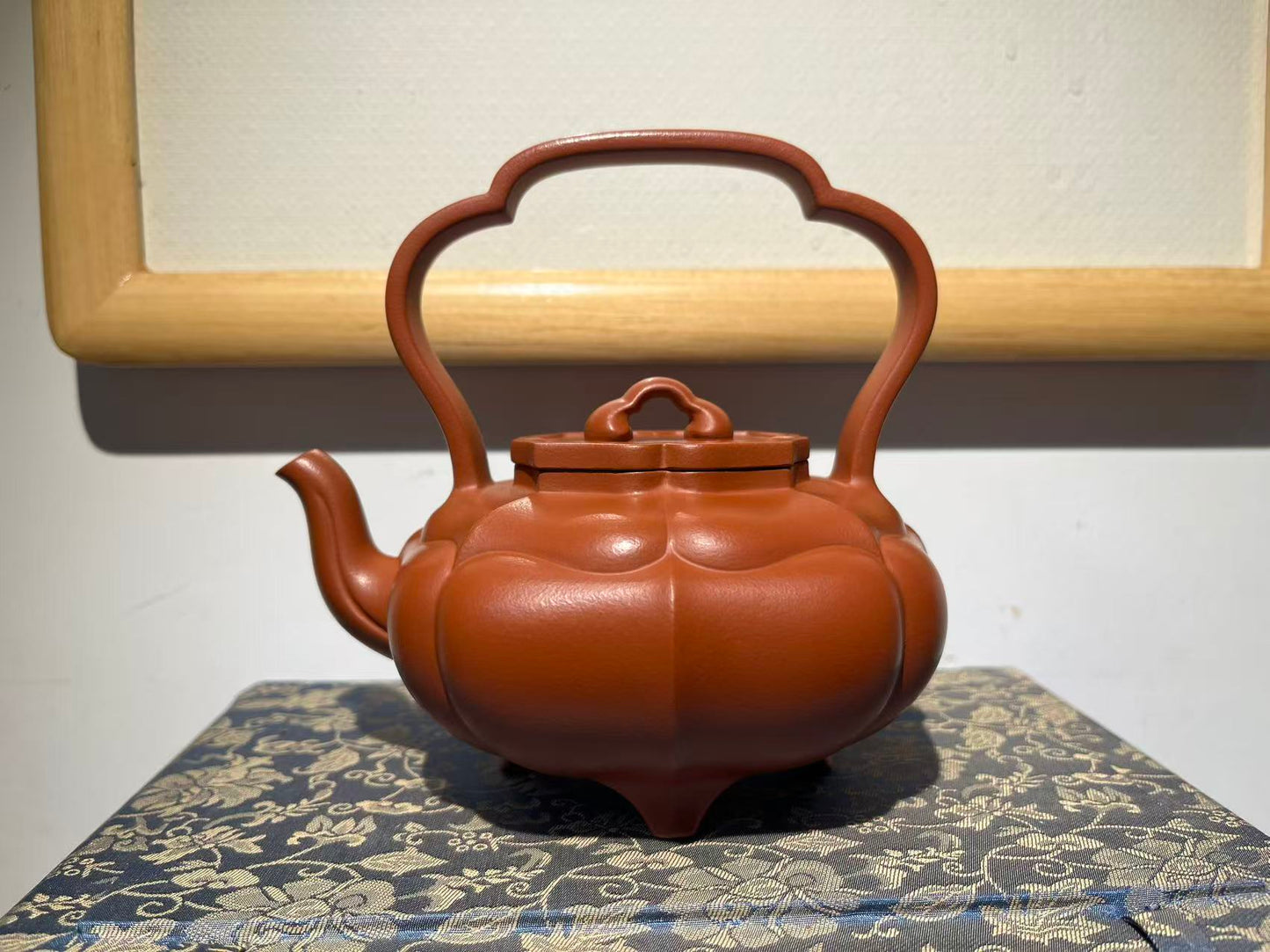 孤品原礦朱泥筋紋提梁紫砂壺「周春燕紫砂壺」