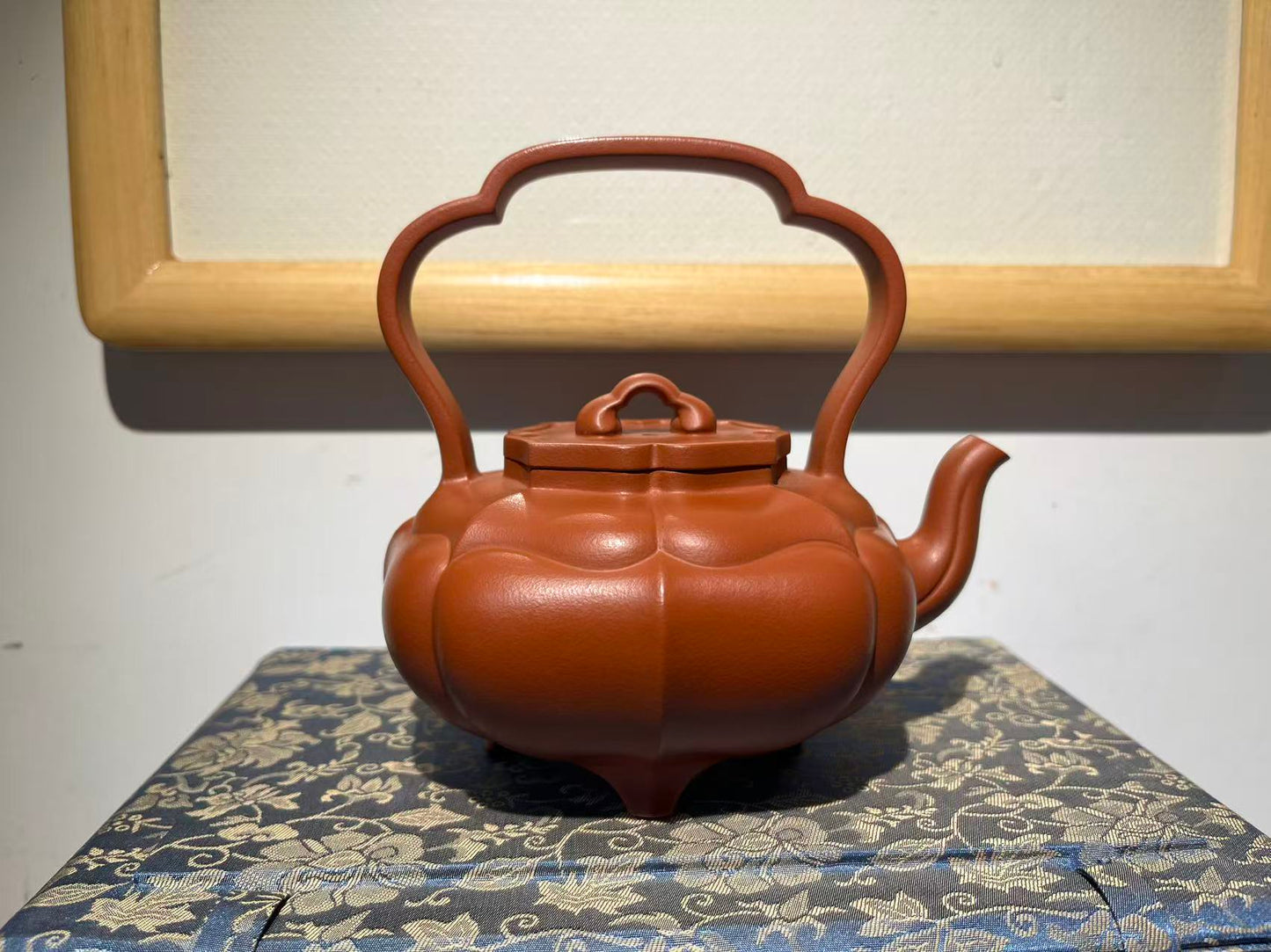 孤品原礦朱泥筋紋提梁紫砂壺「周春燕紫砂壺」