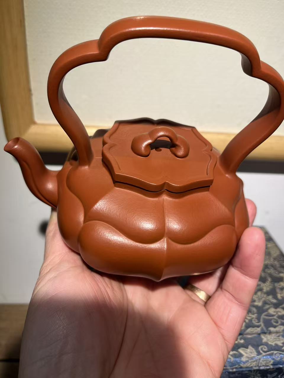 孤品原礦朱泥筋紋提梁紫砂壺「周春燕紫砂壺」