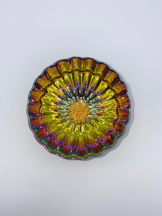 Multi-coloured gilt lotus cup for master in kiln