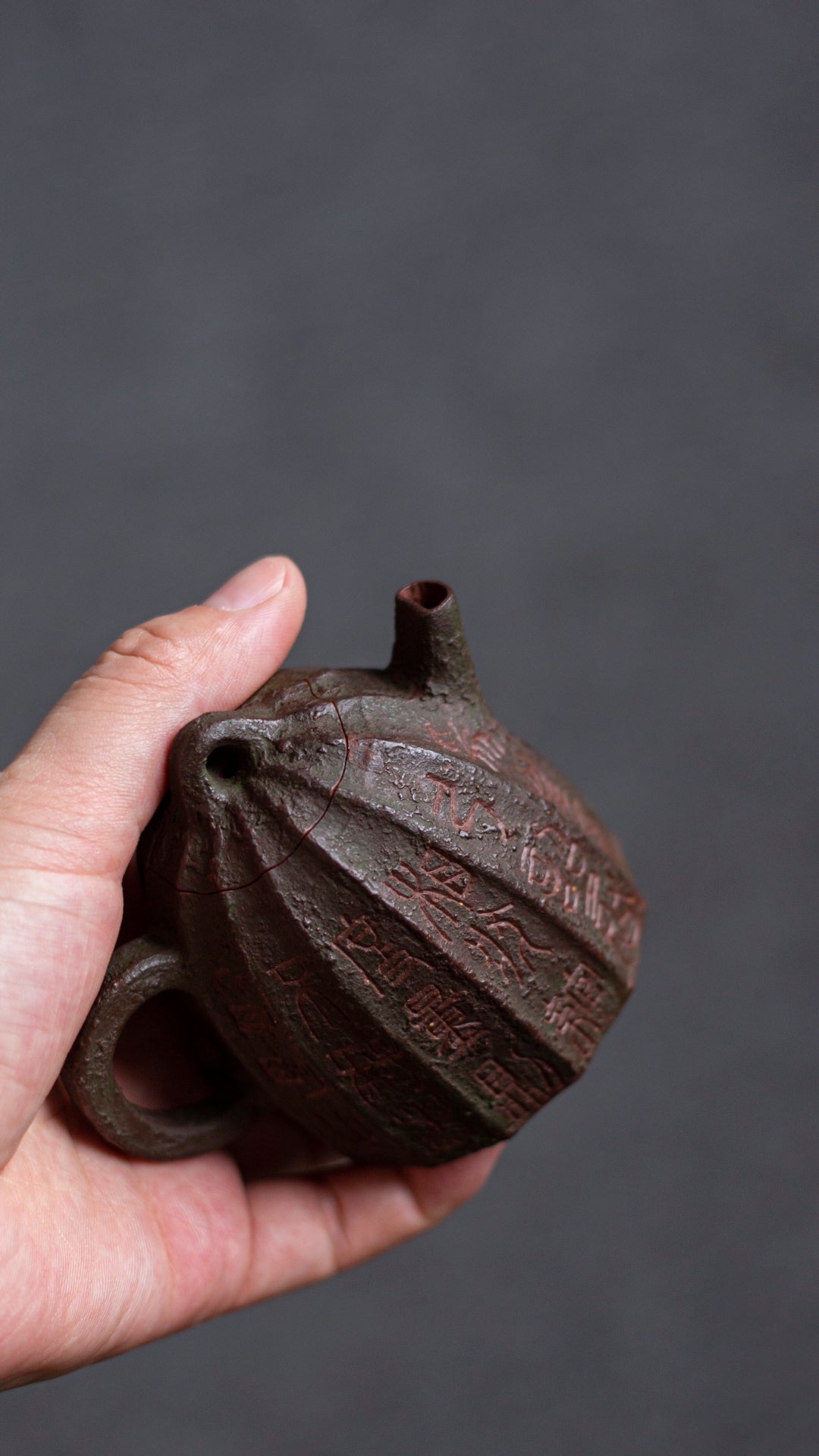 Qinquan Zisha Teapot with Old Purple Clay Rib Pattern