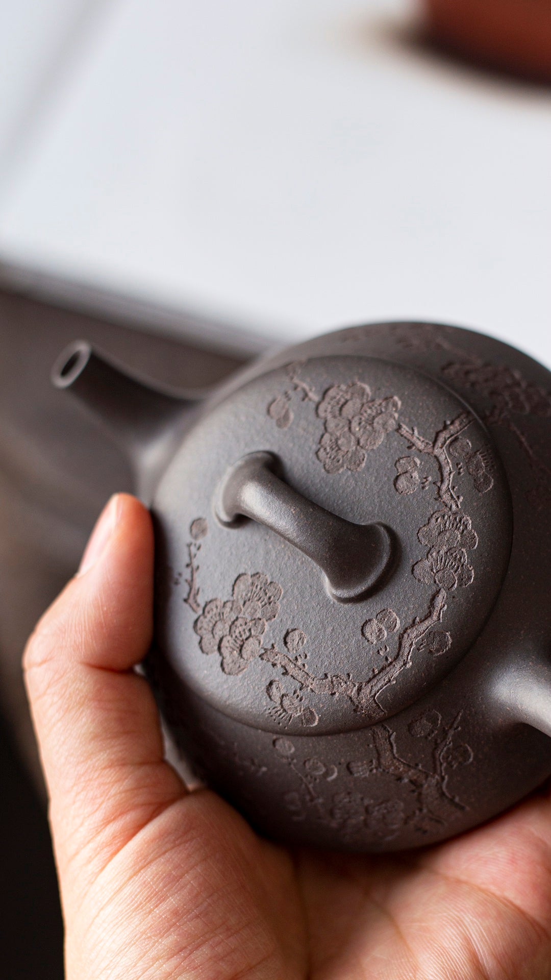 Top-quality ash-clearing three-legged rhyme purple clay teapot