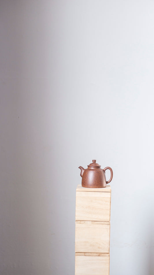 特高温紫泥旭帽紫砂壶