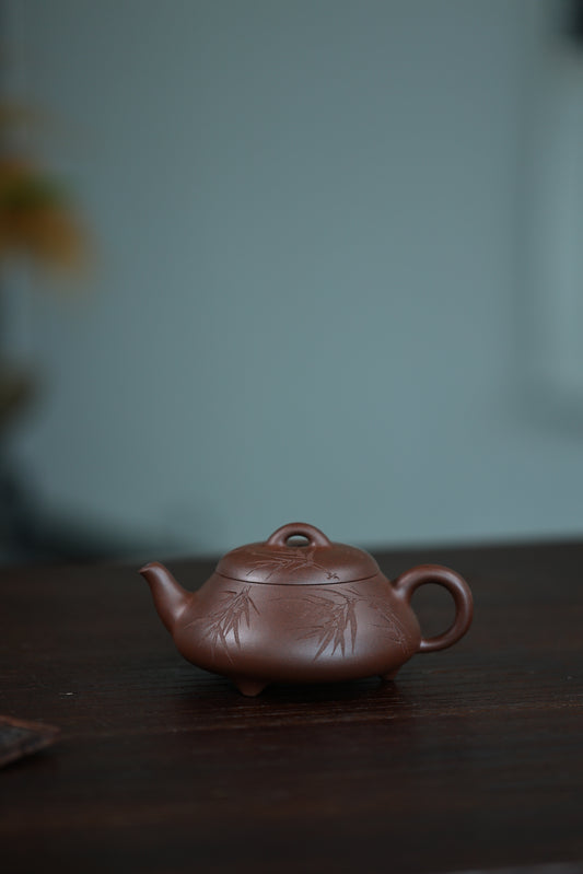 Classic old material carved Hantang stone scoop Zisha teapot